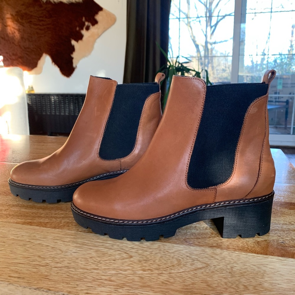 Leather lug sole Chelsea boot Anthropologie size 8/38